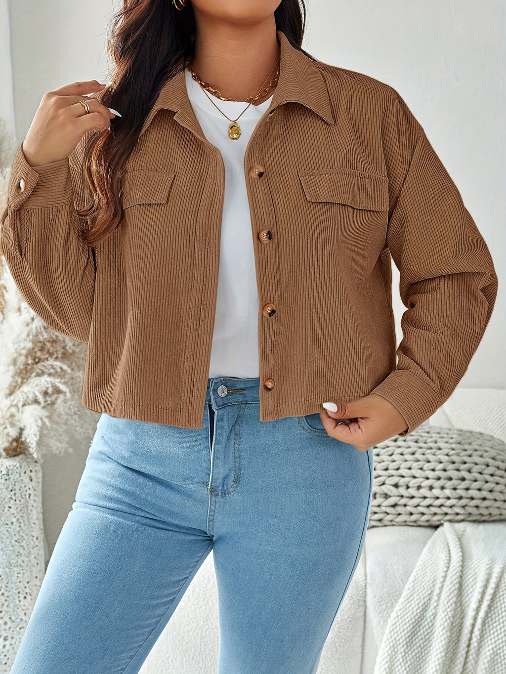 Veste courte en velours côtelé style workwear pour femme à col rabattu