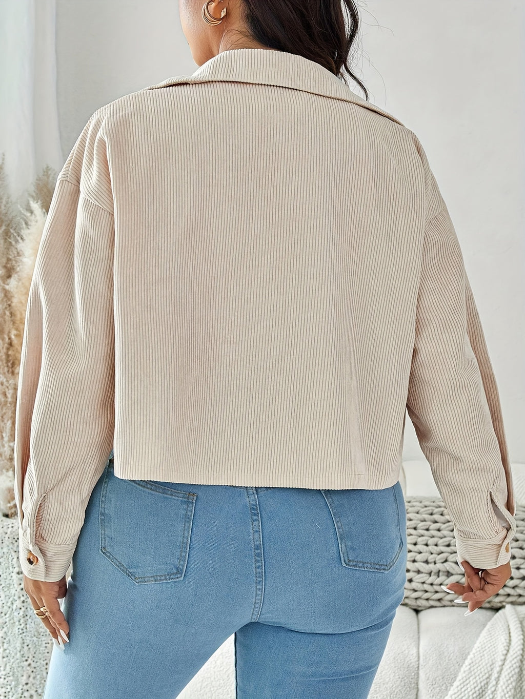 Veste courte en velours côtelé style workwear pour femme à col rabattu