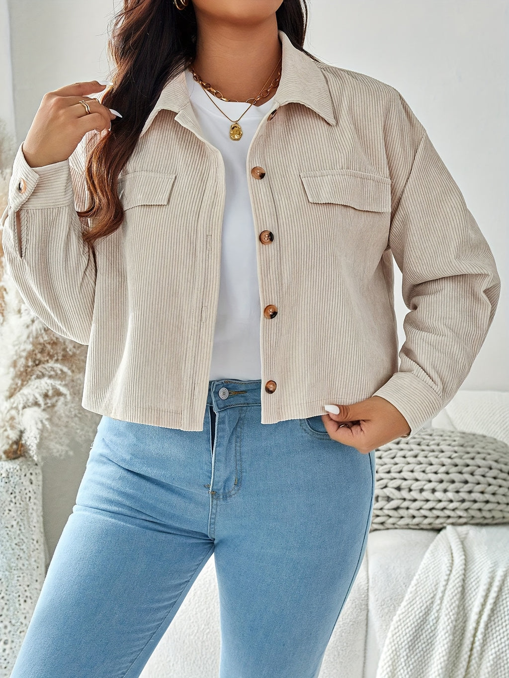 Veste courte en velours côtelé style workwear pour femme à col rabattu