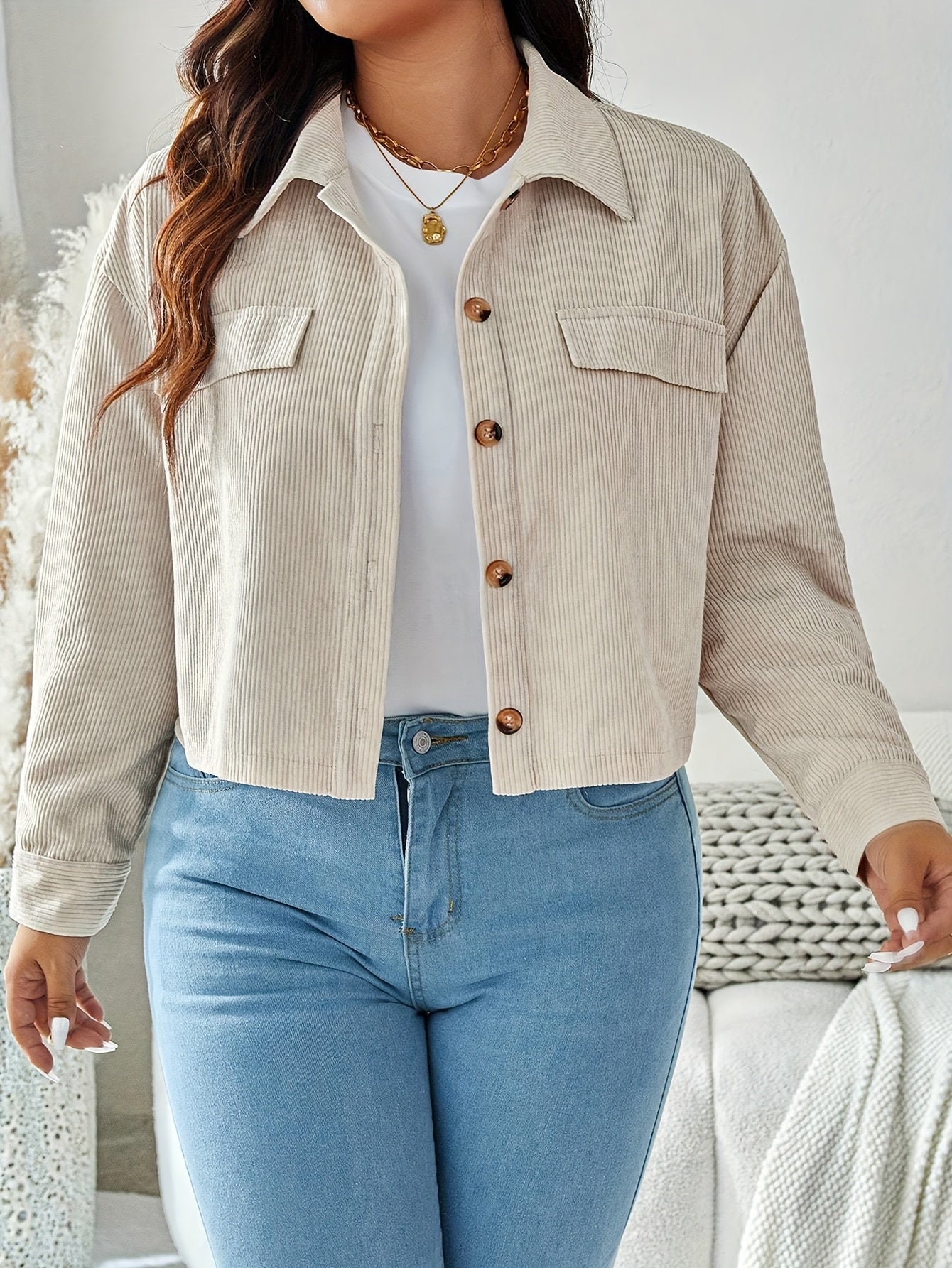 Veste courte en velours côtelé style workwear pour femme à col rabattu